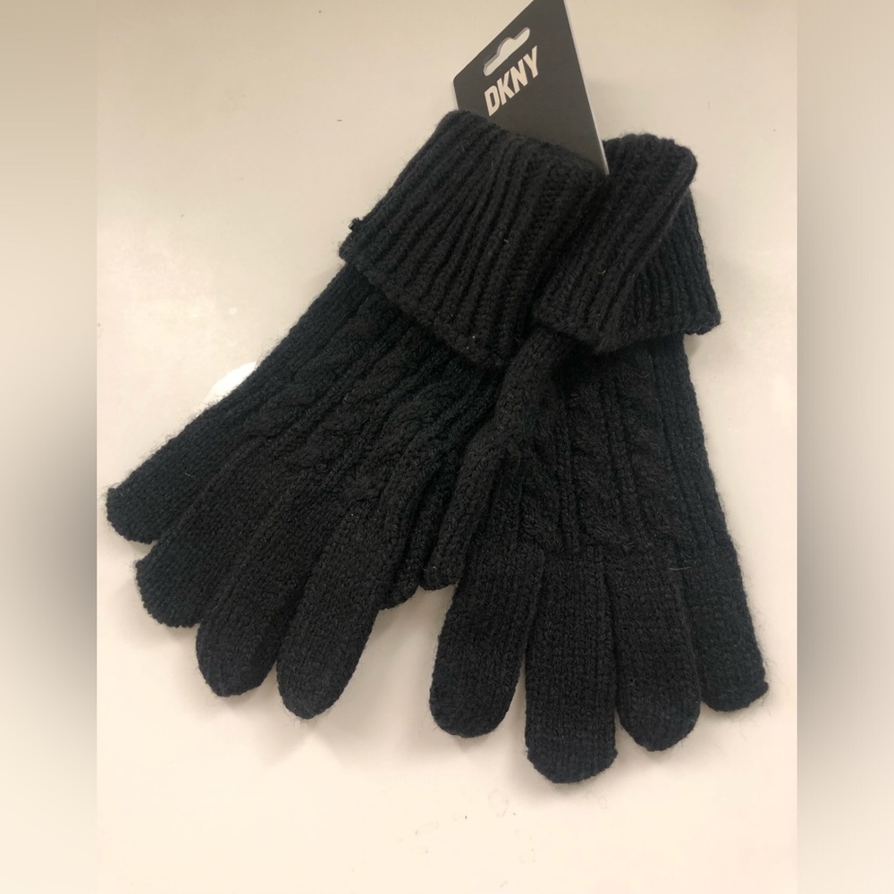 DKNY Black Cableknit gloves - New! O/S